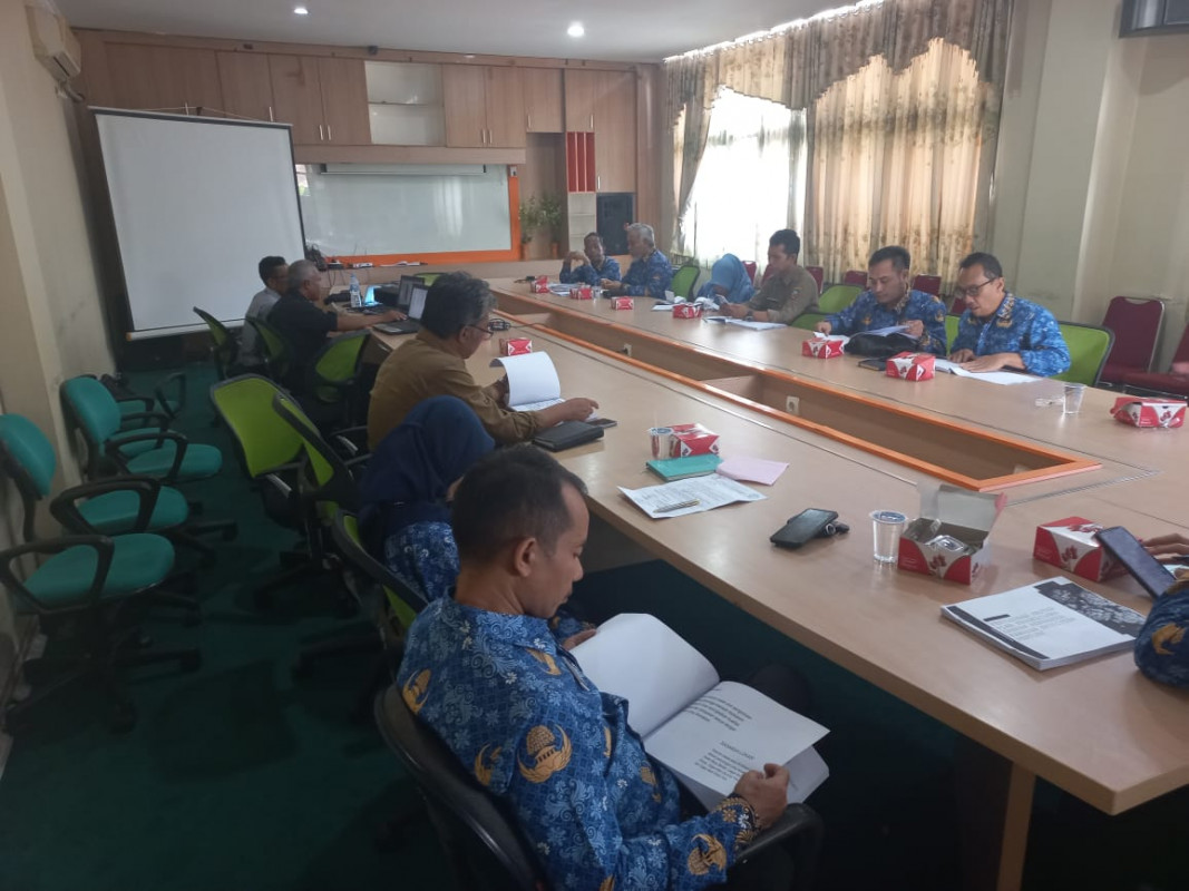 Rapat Konsultan Penyusunan Masterplan Pengelolaan Daerah Penyangga Kawasan Ekosistem Penting Di Ruang Rapat DLHK Provinsi Banten 17 Okt 2023