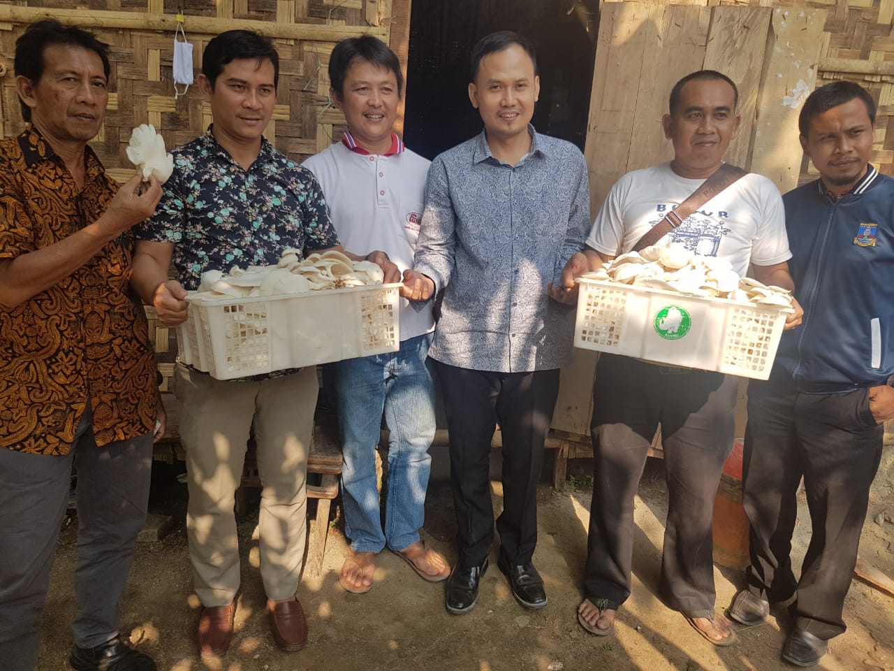 Pemberdayaan Masyarakat melalui Budidaya Jamur Tiram Desa Pasir Kuda Kecamatan Mancak Kab Serang