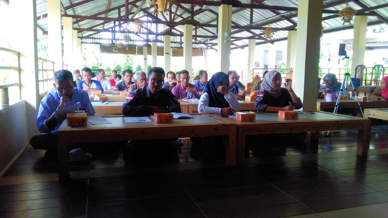 Pelatihan KTH Dalam Pengolaan Lingkungan di Waras Farm Desa Cikefay Kec Cibeber Cilegon