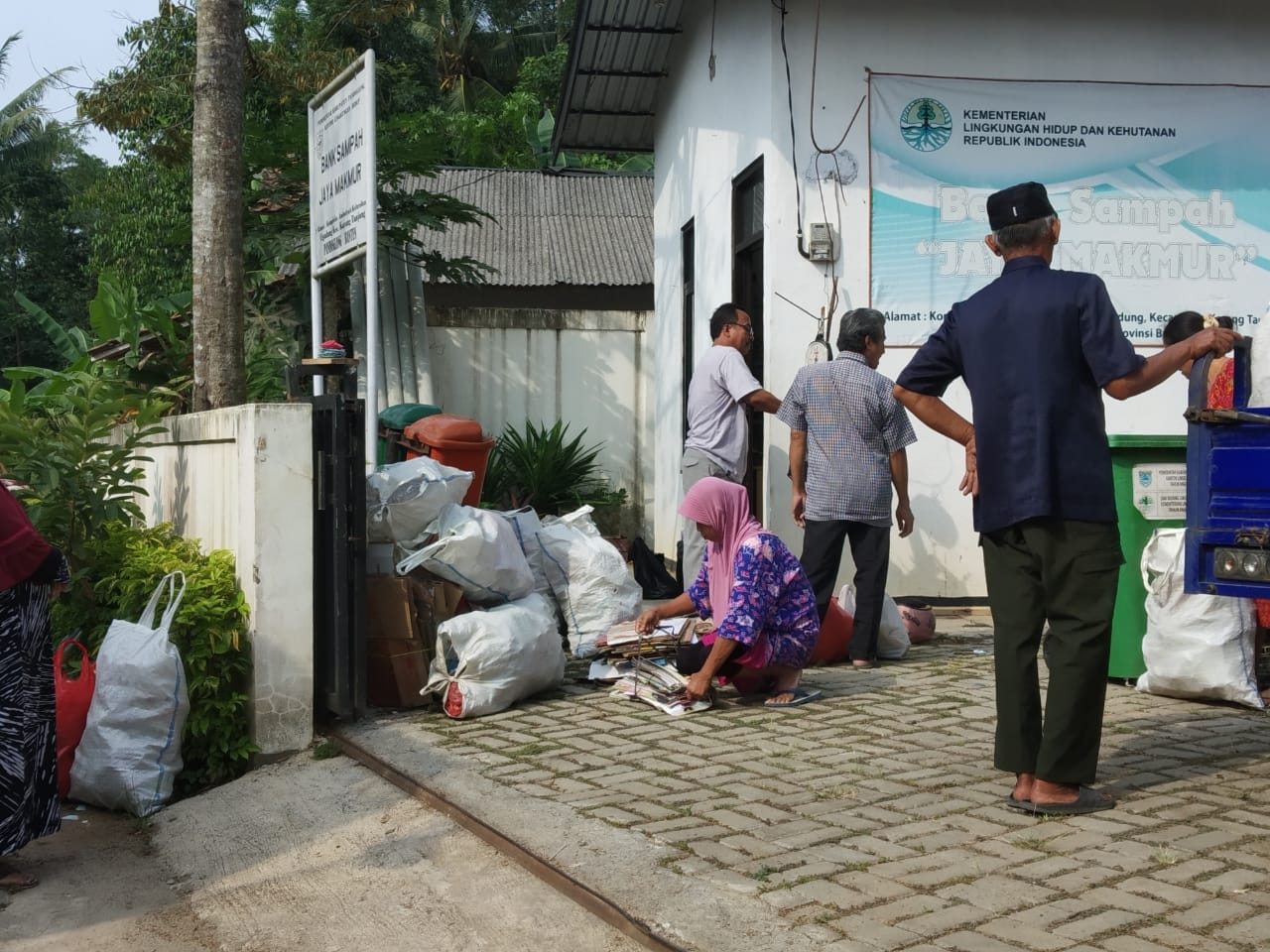 Penimbangan Sampah Anorganik di Bank Sampah Jaya Makmur Pandeglang