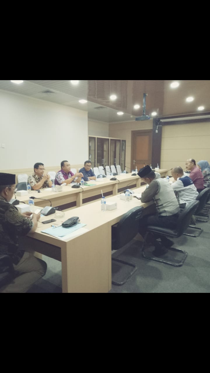 Rapat tindaklanjut gakum pencemaran sungai cidurian di komisi 4 DPRD Banten