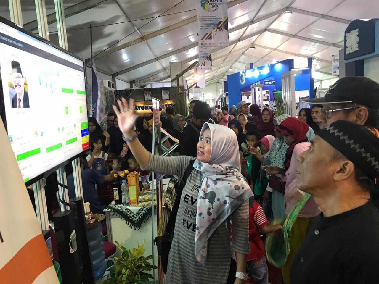 "Malam Minggu "stand DLHK di Banten Expo " Ramai Pengunjung