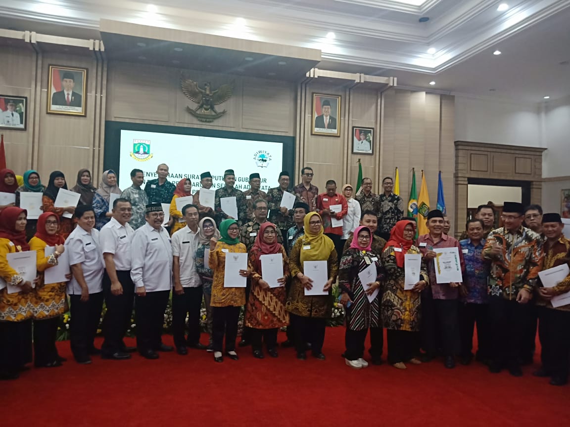 Penyerahan Surat Keputusan Gubernur dan Piagam Penghargaan Sekolah Adiwiyata Tingkat Provinsi Banten Tahun 2018