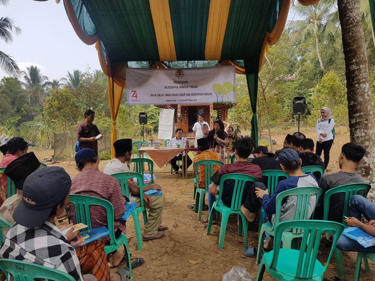 Kegiatan Kementerian LHK, Badan Diklat LHK Bogor. Pelatihan Budi Daya Jamur Tiram. Kec Saketi Kab Pandeglang