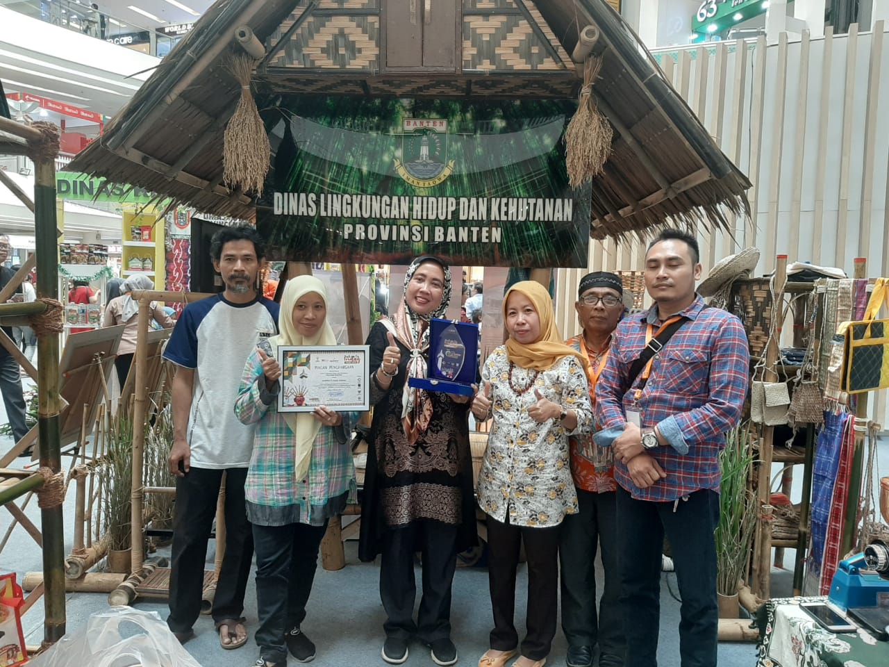 DLHK MENDAPAT JUARA 1, STAND TERBAIK PADA JAKARTA INDAG EXPO 2019