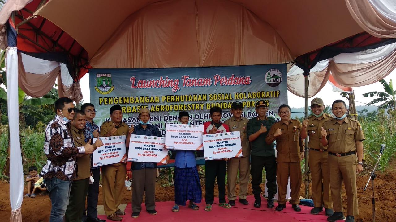 Launching Penanaman Perdana Pengembangan Perhutanan Sosial Kolaboratif Berbasis Agroforestry Budidaya Porang