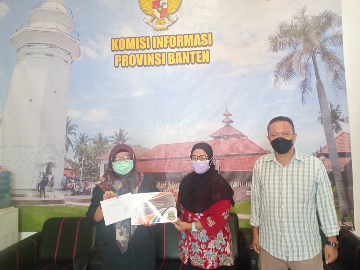 Penyerahan Dokumen SAQ PPID DLHK Banten, dalam rangka Monitoring Evaluasi Keterbukaan Informasi Publik Tahun 2021