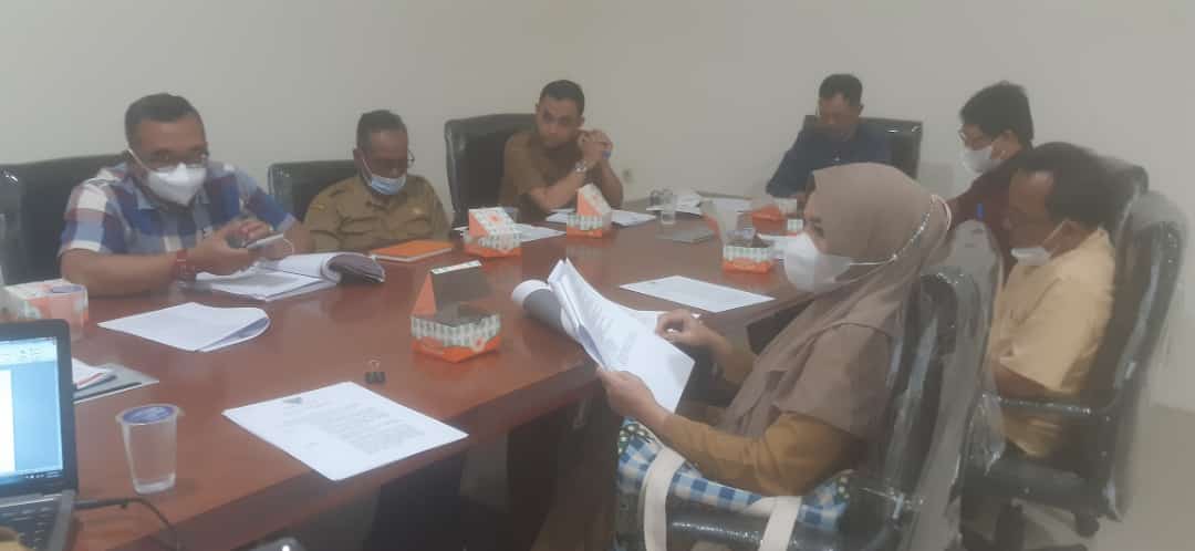 Rapat Pembahasan Rencana Pergub Non Perijinan Dilimpahkan ke Dinas LHK di Ruang Rapat Biro Hukum 