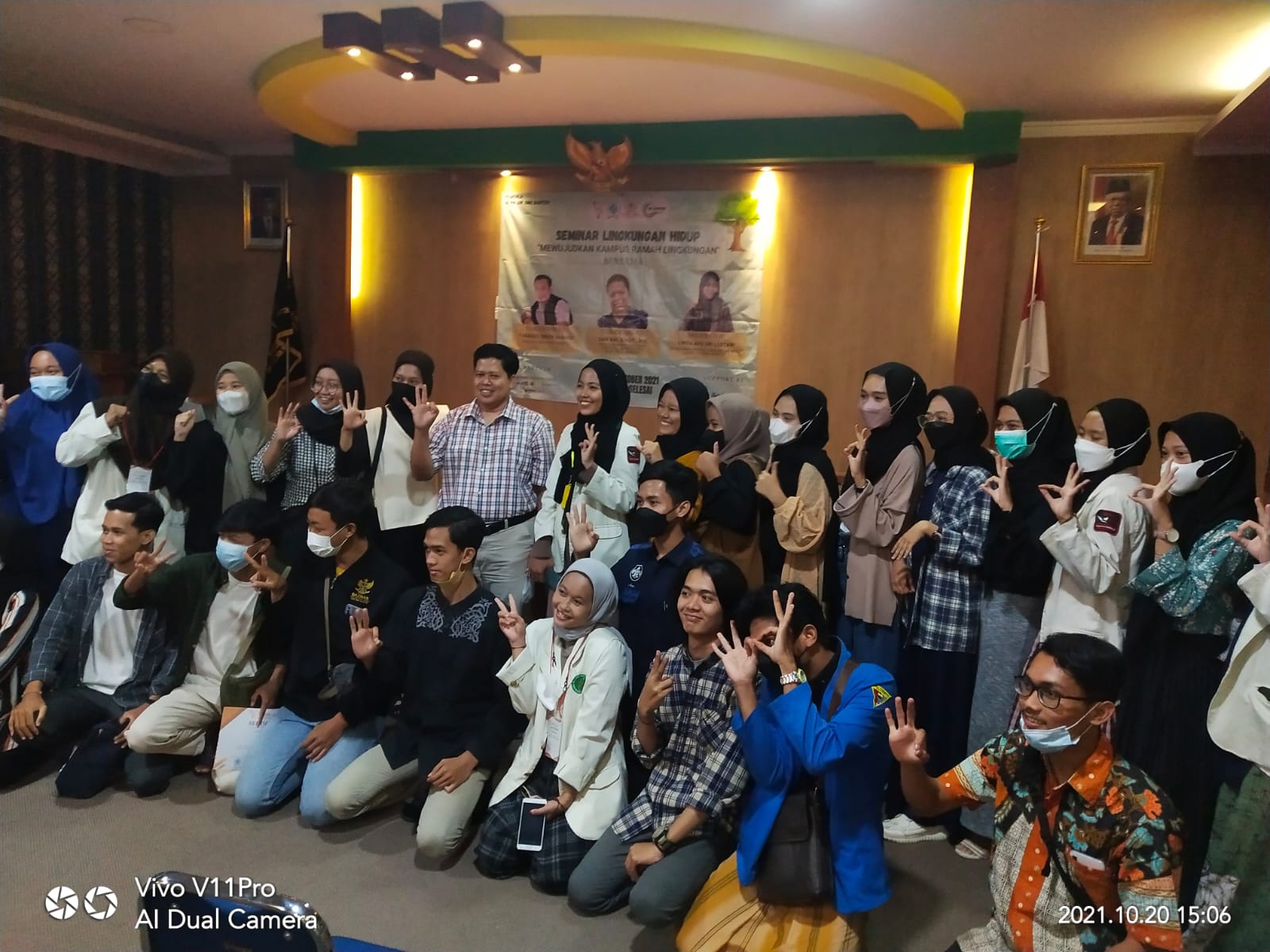 Seminar Lingkungan Hidup Mewujudkan Kampus Ramah Lingkungan