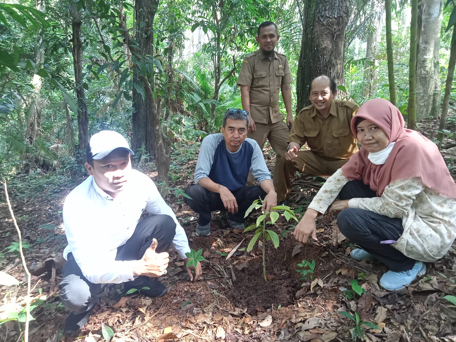 Penanaman Pohon Kokoleceran (Tanaman Endemik Provinsi Banten) di Tahura Banten