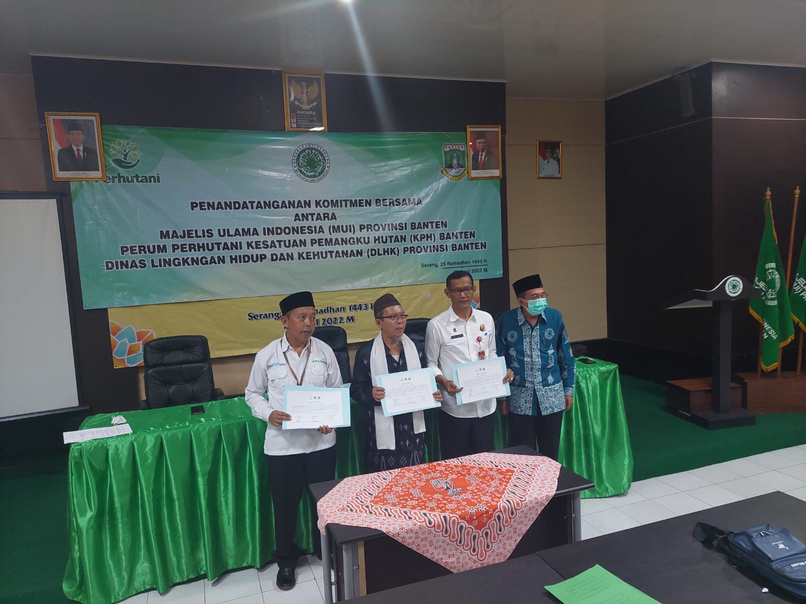 Penandatanganan Komitmen Bersama Untuk Pemberdayaan, Pembinaan dan Fasilitasi Perhutanan Sosial