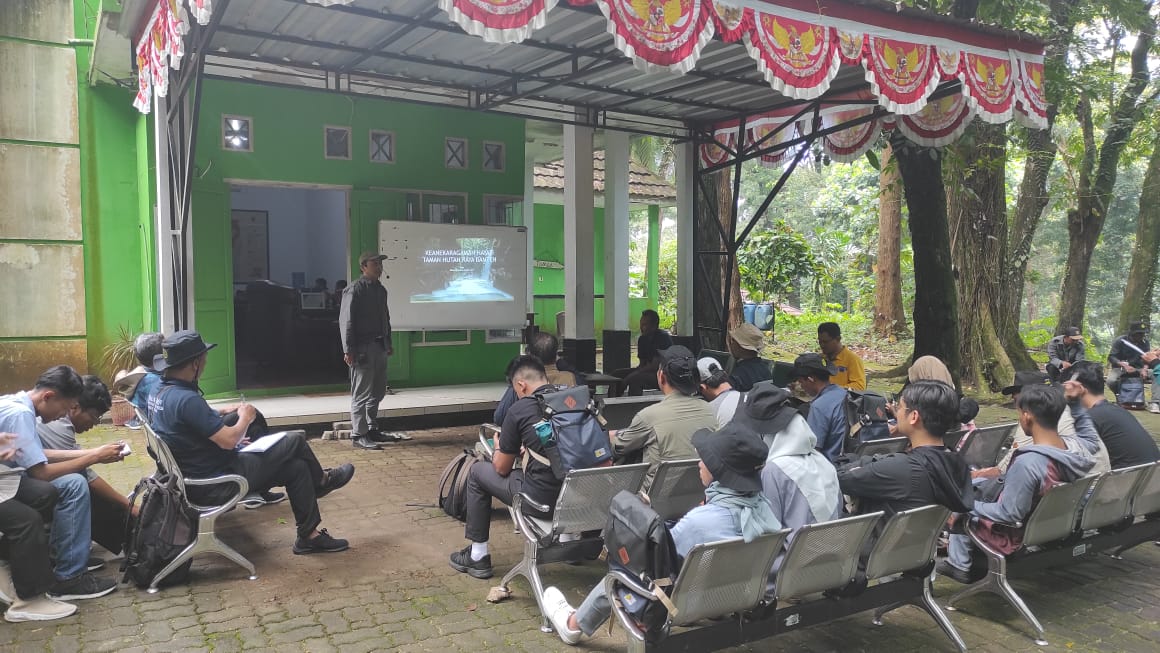 Kunjungan Peserta Bintek Geopark Ujungkulon, Dinas ESDM Ke Tahura Banten.