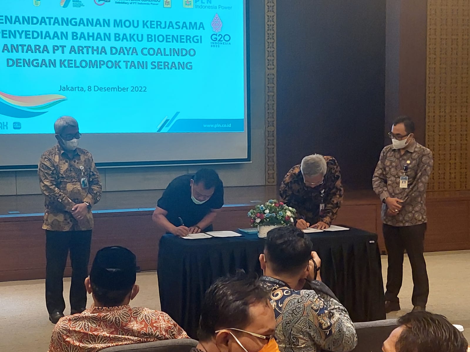 Penandatangan MOU Untuk Penyediaan Bahan Baku Bioenergi 