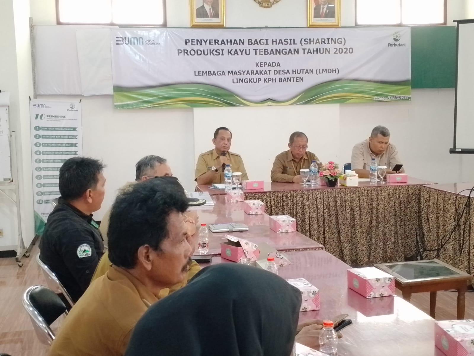 Penyerahan Sharing Produksi Kayu Perum Perhutani KPH Banten Kepada LMDH 